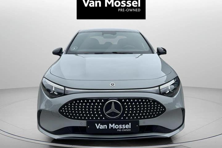 Grå Mercedes CLA250+ fra 2025