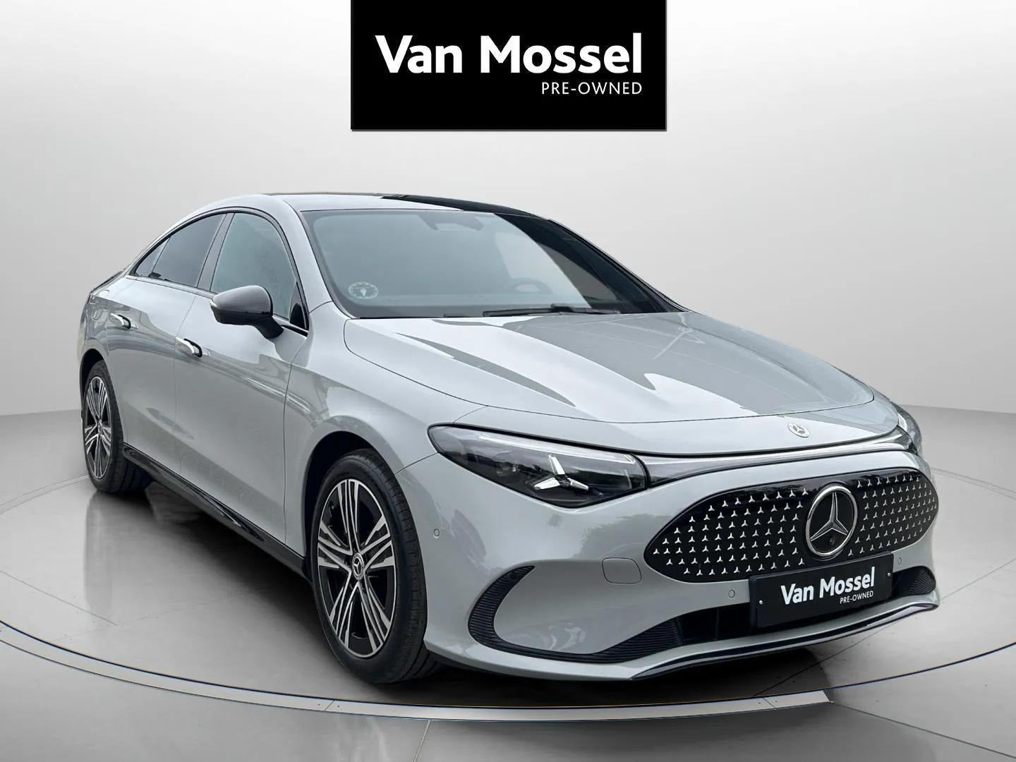 Grå Mercedes CLA250+ fra 2025