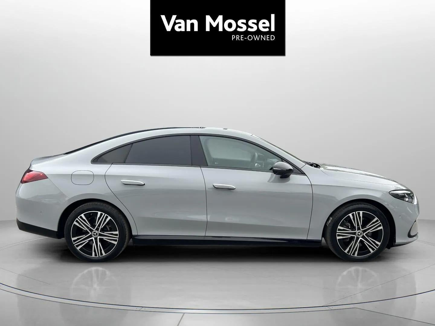 Grå Mercedes CLA250+ fra 2025
