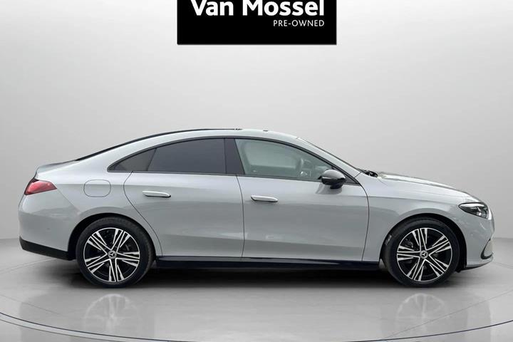 Grå Mercedes CLA250+ fra 2025