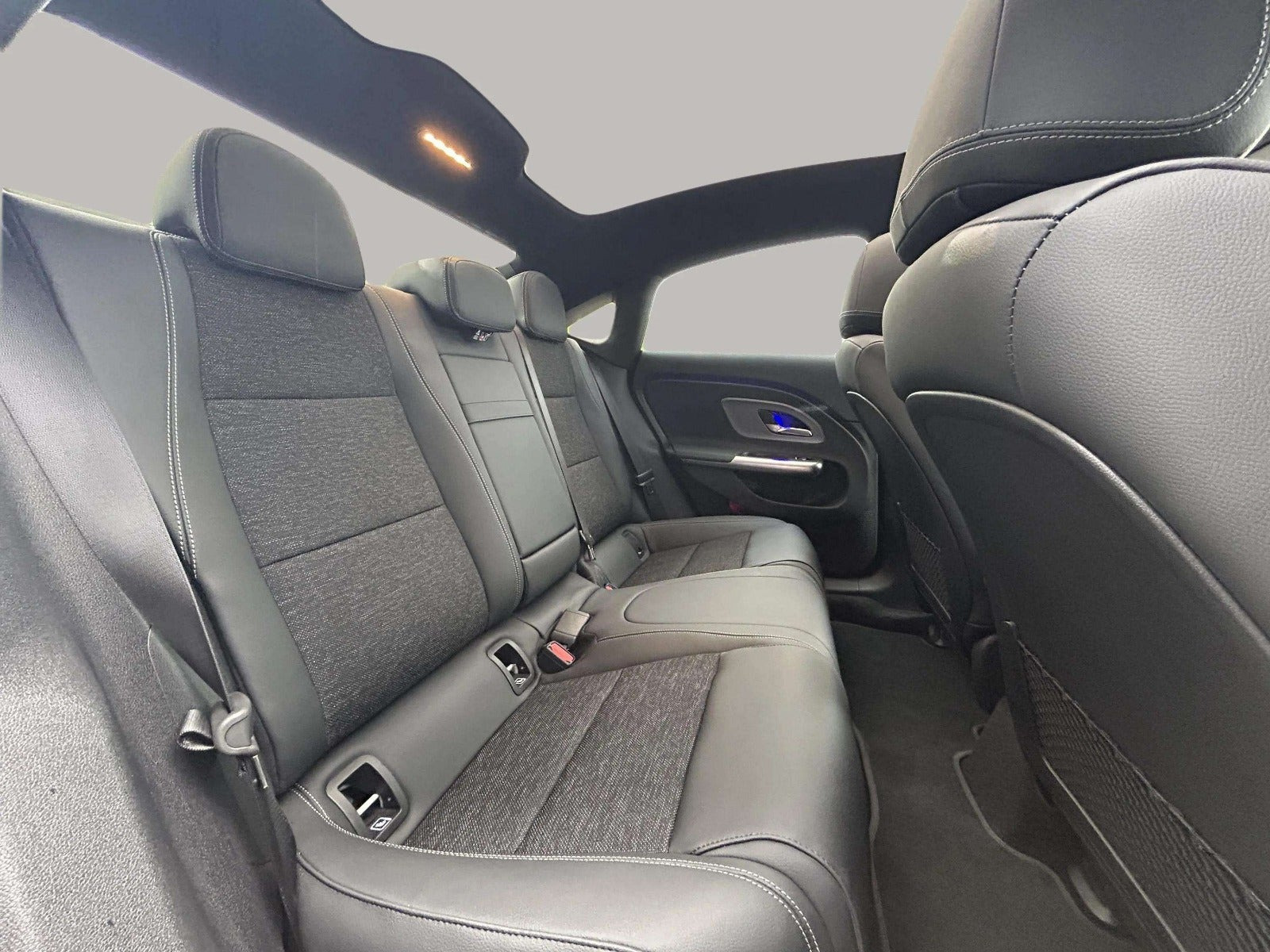 Grå Mercedes CLA250+ fra 2025