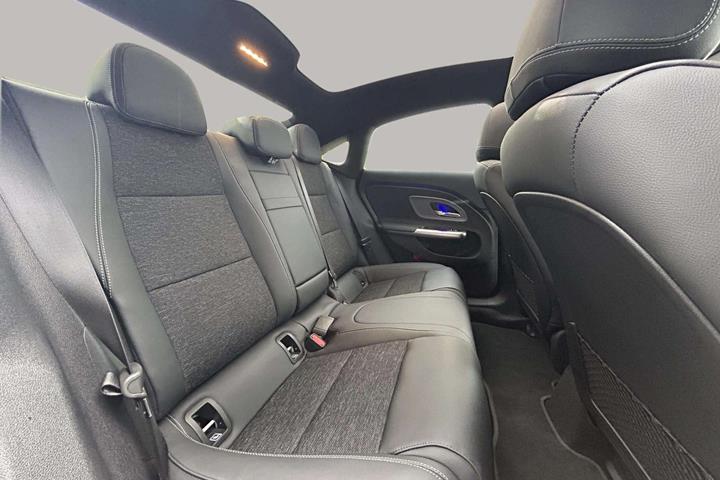 Grå Mercedes CLA250+ fra 2025