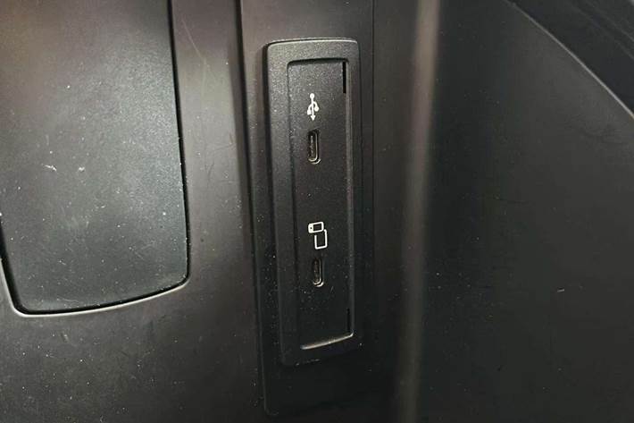 Hvid Mercedes EQV300 fra 2022