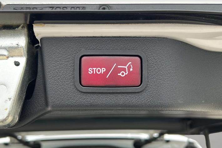 Hvid Mercedes EQV300 fra 2022