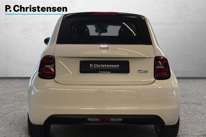 Hvid Fiat 500e fra 2022