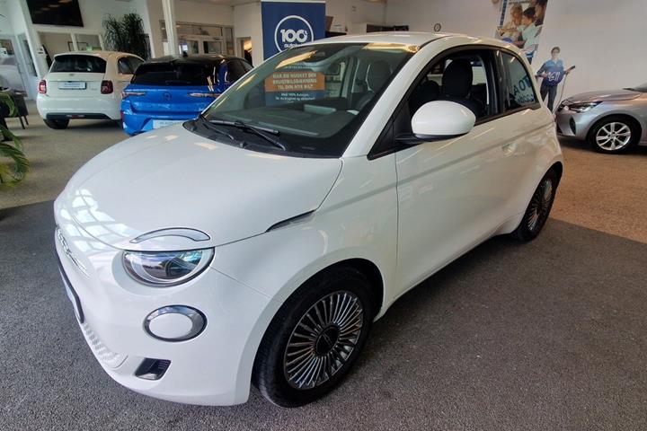 Hvid Fiat 500e fra 2023