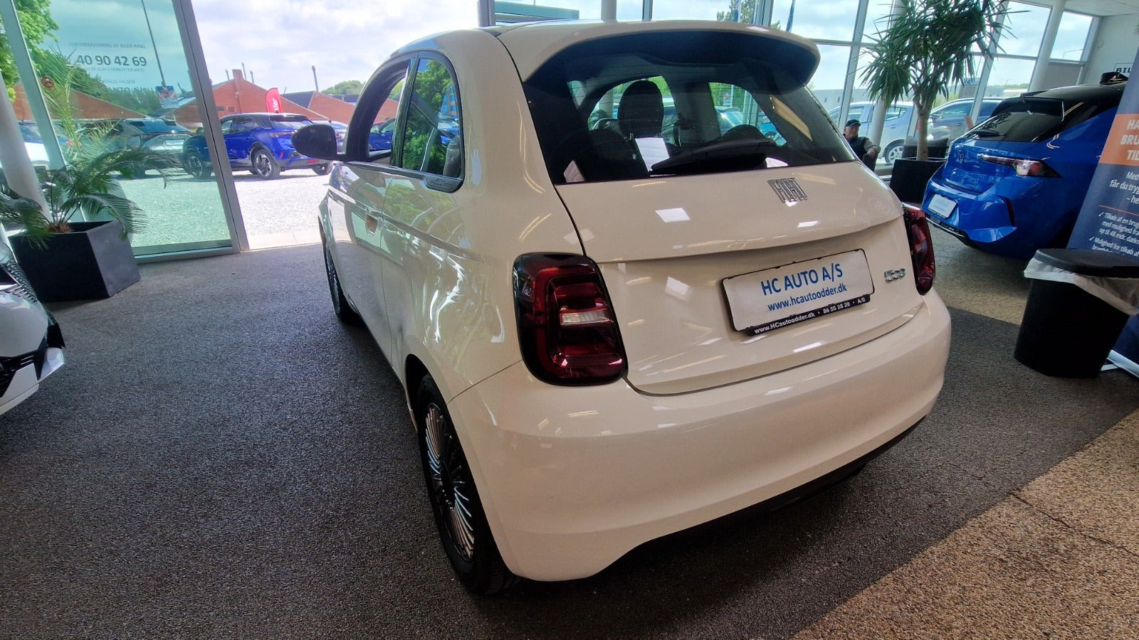 Hvid Fiat 500e fra 2023