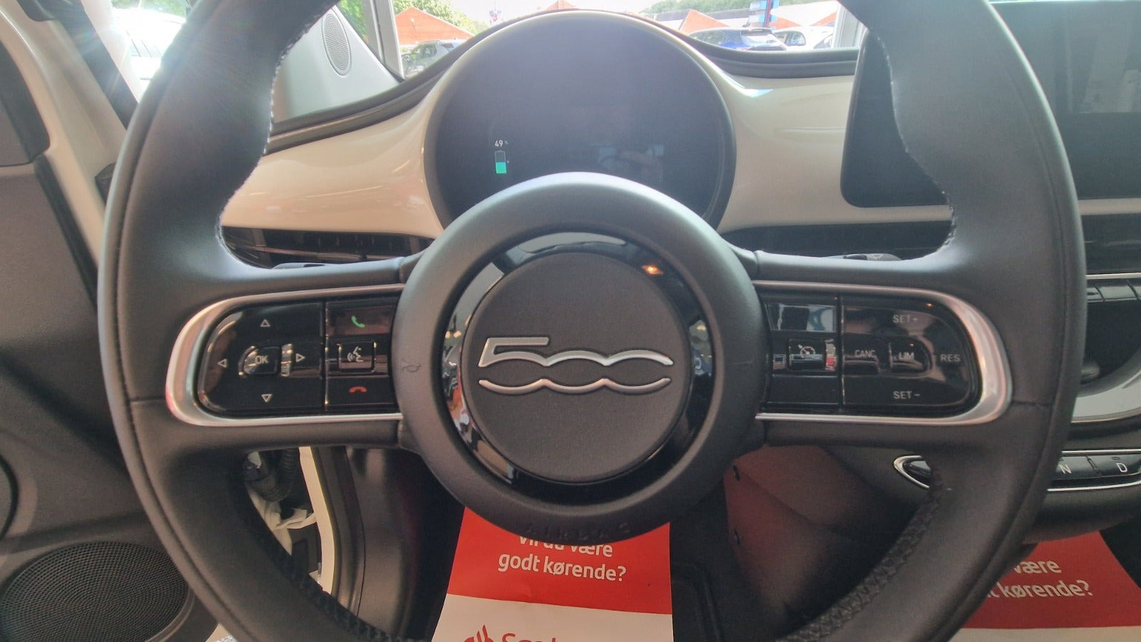 Hvid Fiat 500e fra 2023
