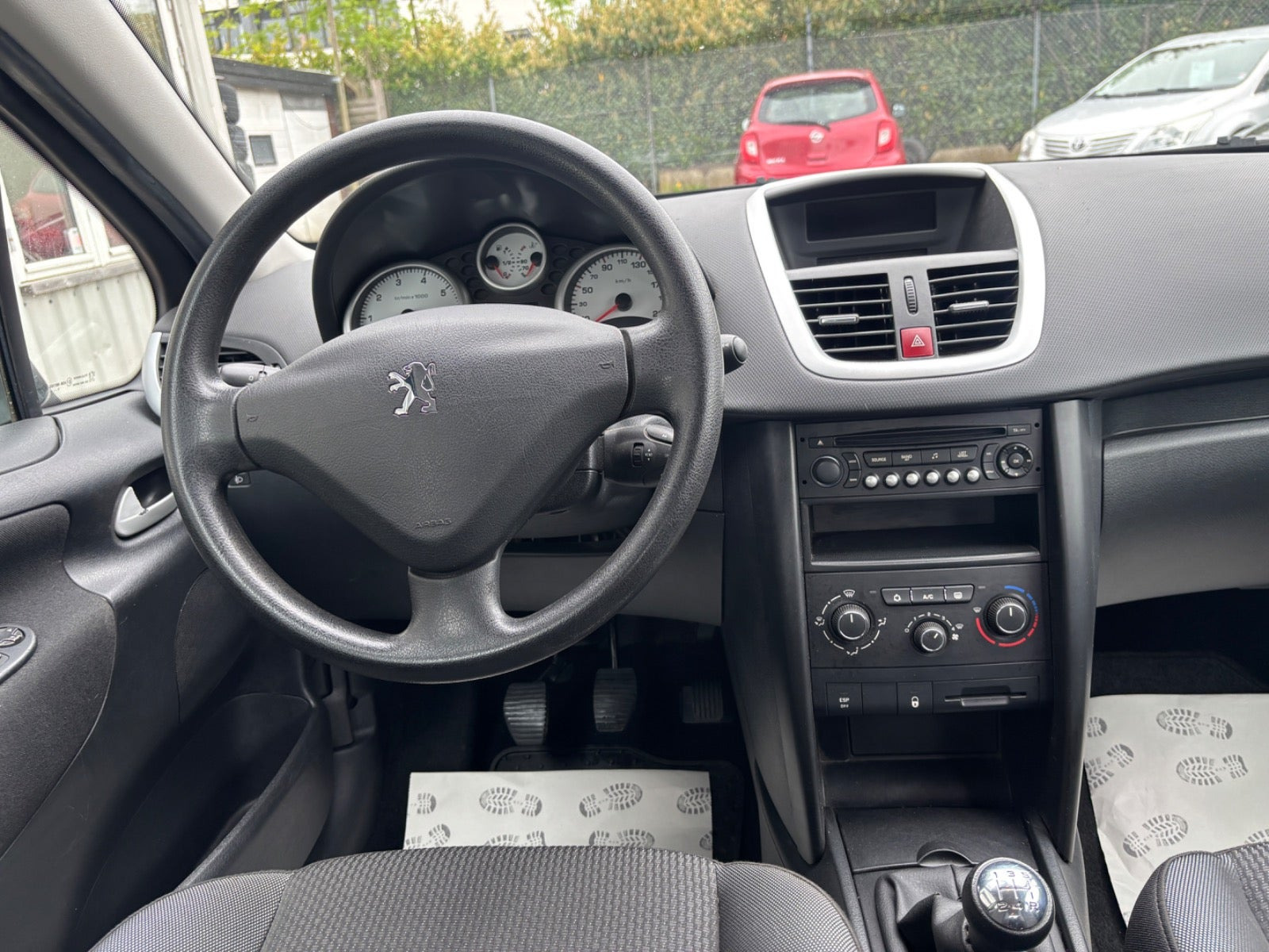Sort Peugeot 207 fra 2010