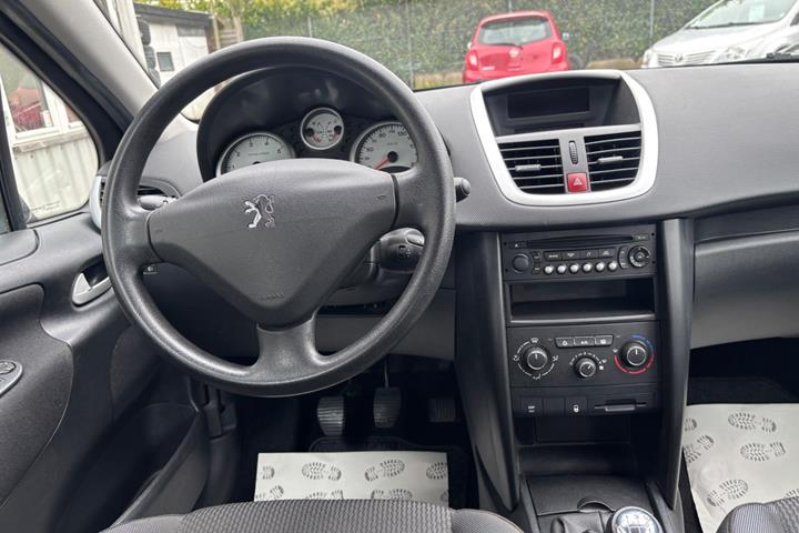 Sort Peugeot 207 fra 2010