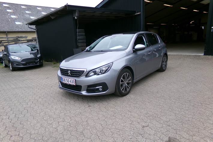 Grå Peugeot 308 fra 2018