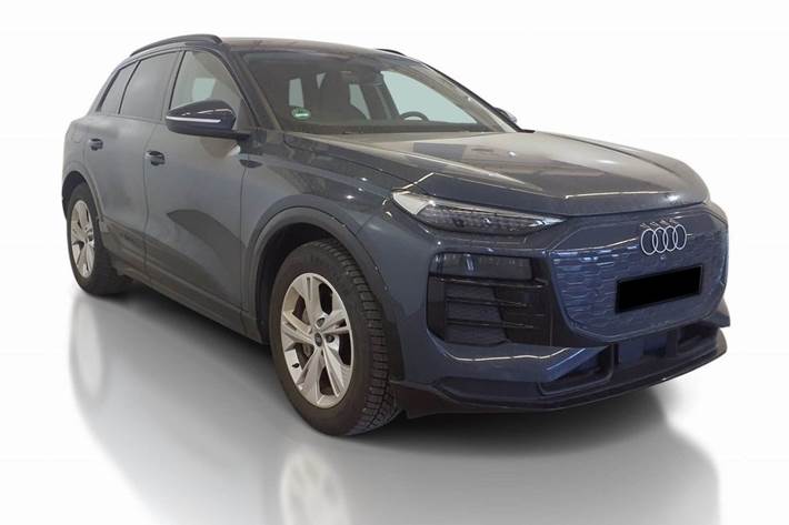 Blå Audi Q6 e-tron fra 2025