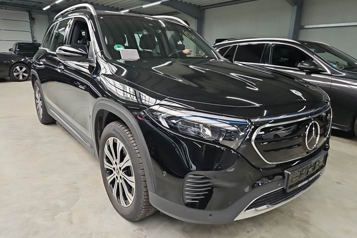 Sort Mercedes EQB250 fra 2023
