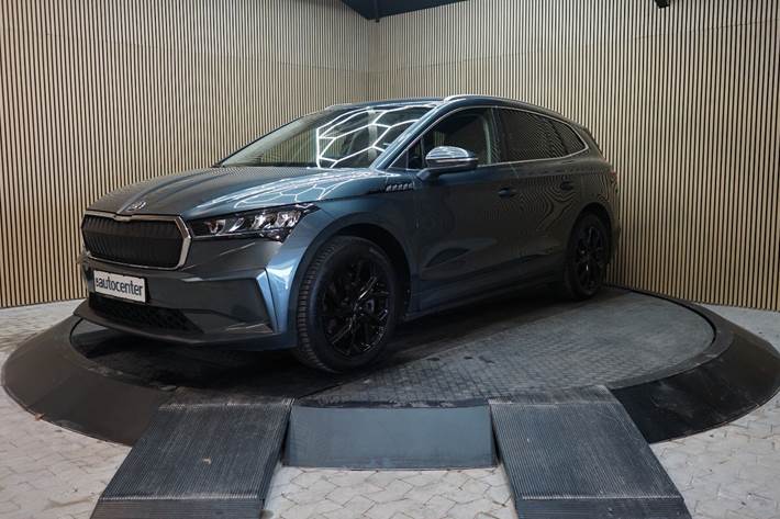 Grå Skoda Enyaq fra 2022