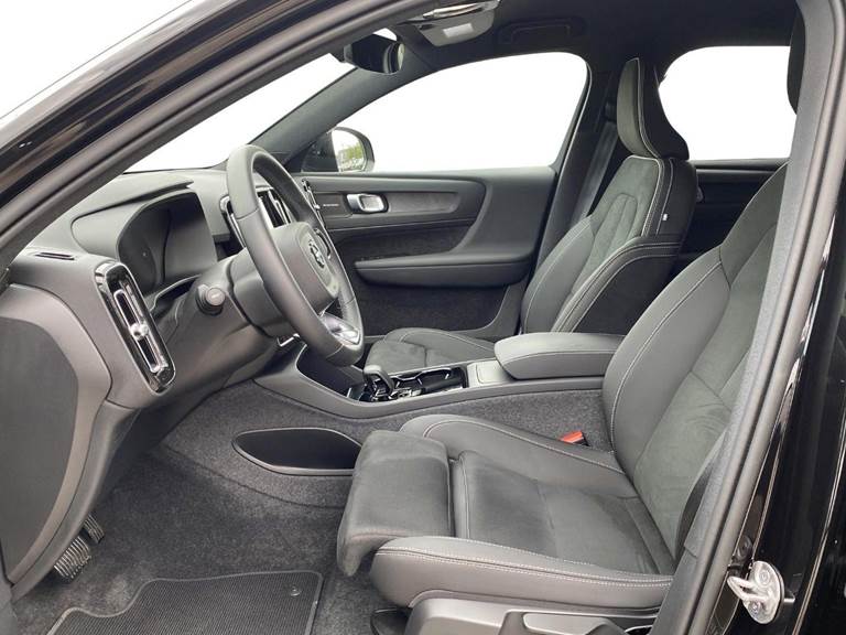 Volvo EX40 Extended Range Black Edition
