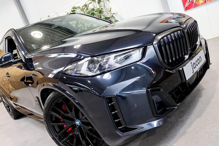 Sort BMW X5 fra 2023