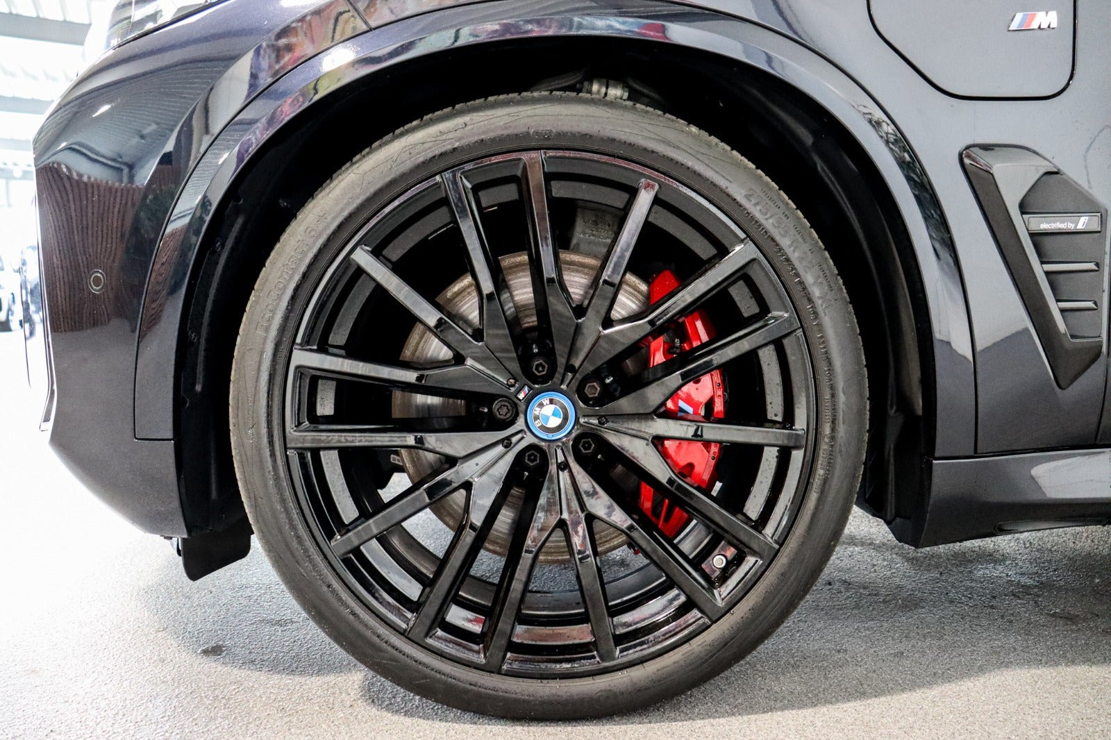 Sort BMW X5 fra 2023