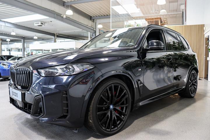Sort BMW X5 fra 2023