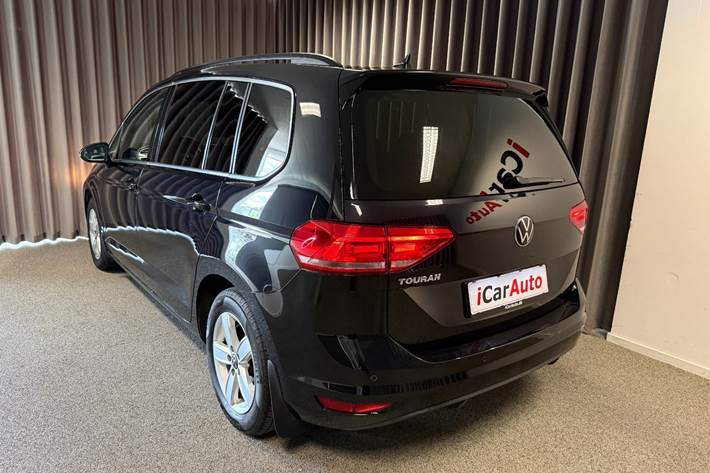 Sort VW Touran fra 2021