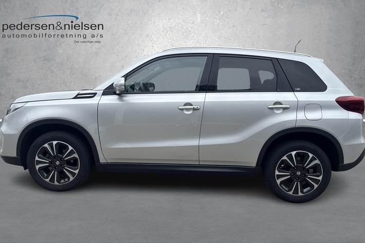 Sølv Suzuki Vitara fra 2021