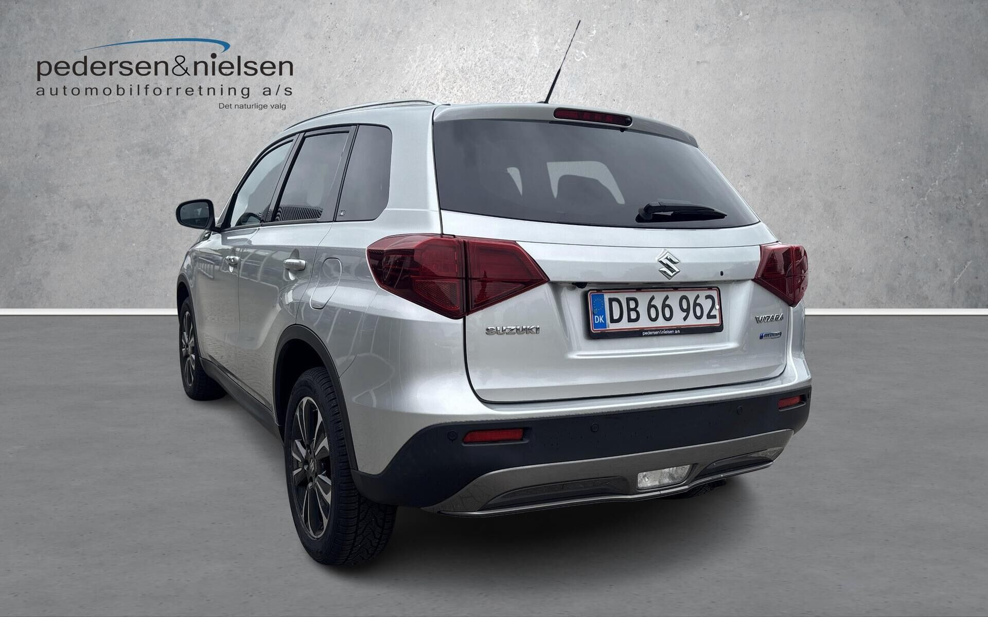 Sølv Suzuki Vitara fra 2021