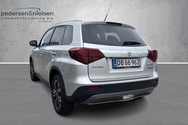 Sølv Suzuki Vitara fra 2021