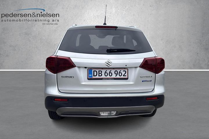 Sølv Suzuki Vitara fra 2021