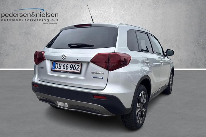 Sølv Suzuki Vitara fra 2021