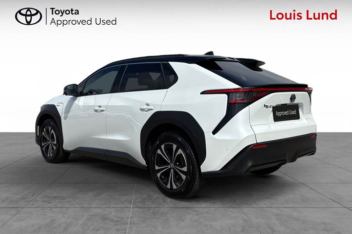Hvid Toyota BZ4X fra 2025