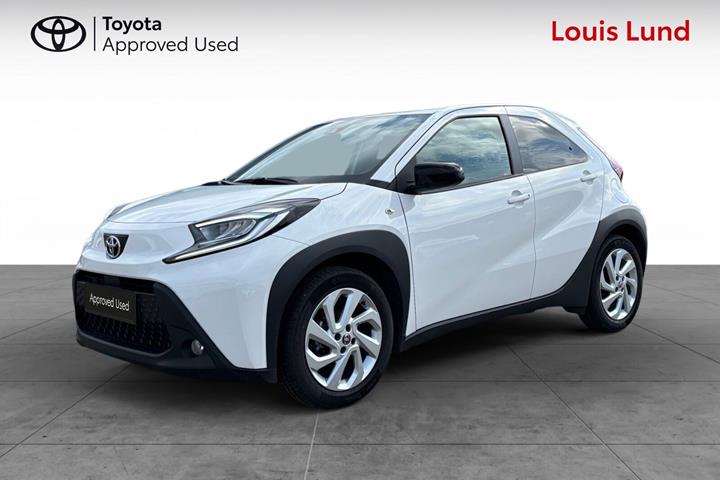 Hvid Toyota Aygo X fra 2025 set udefra