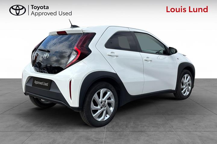 Hvid Toyota Aygo X fra 2025
