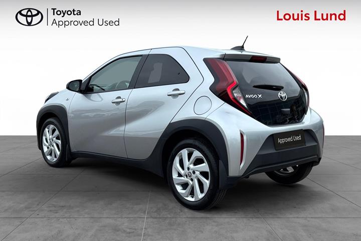 Sølv Toyota Aygo X fra 2022