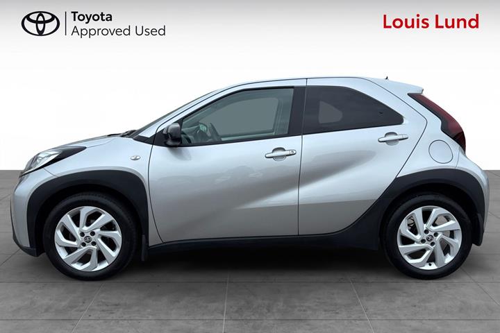 Sølv Toyota Aygo X fra 2022