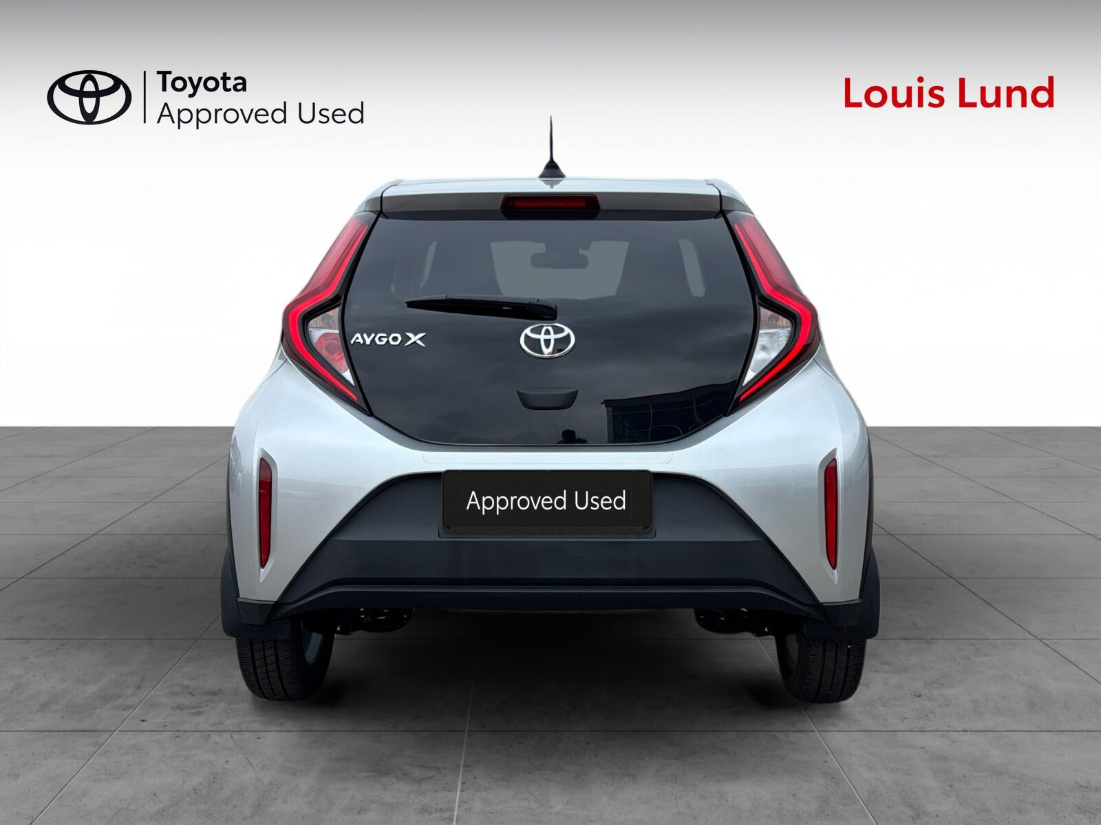 Sølv Toyota Aygo X fra 2022