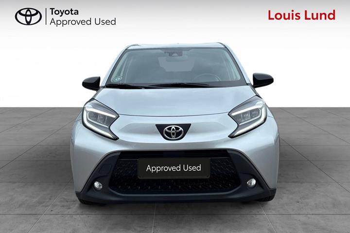 Sølv Toyota Aygo X fra 2022