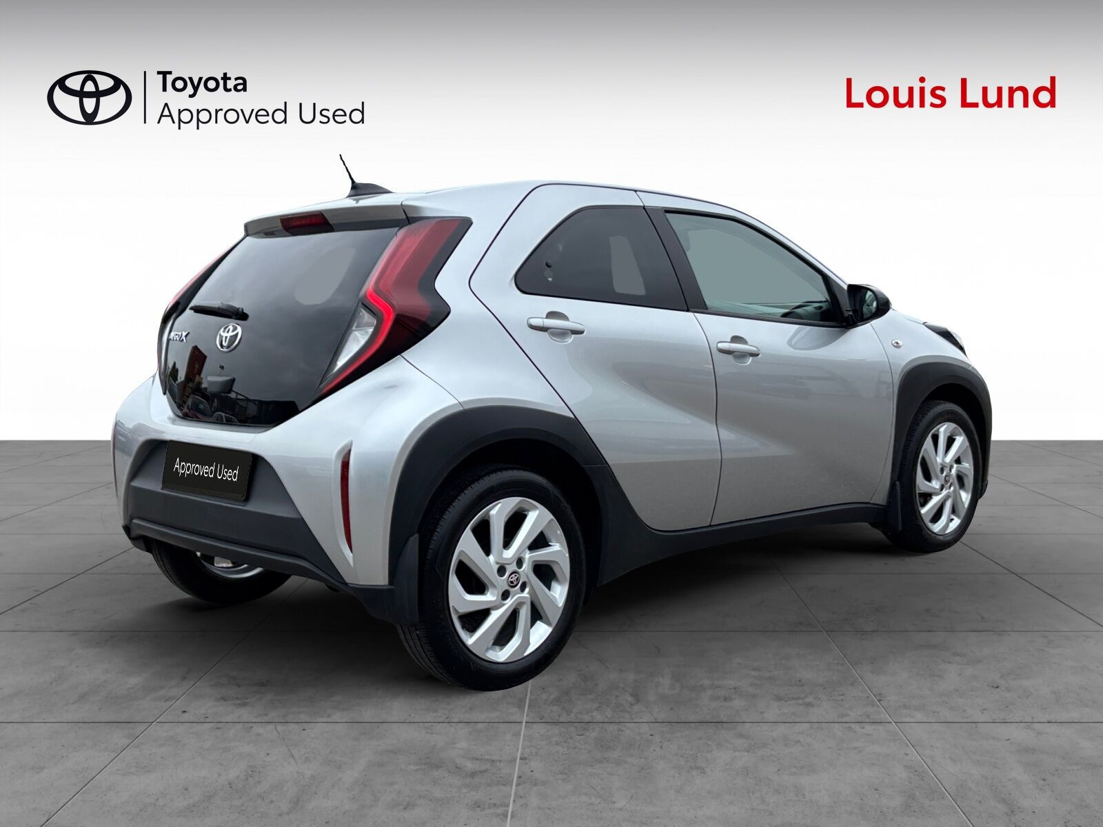 Sølv Toyota Aygo X fra 2022