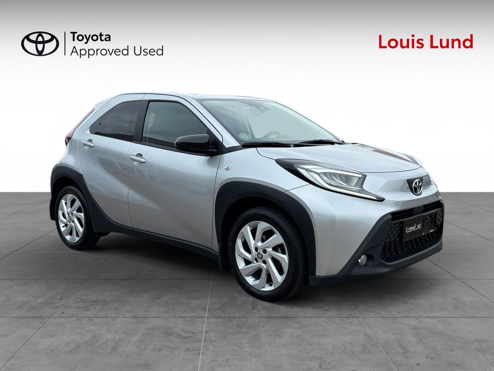 Sølv Toyota Aygo X fra 2022