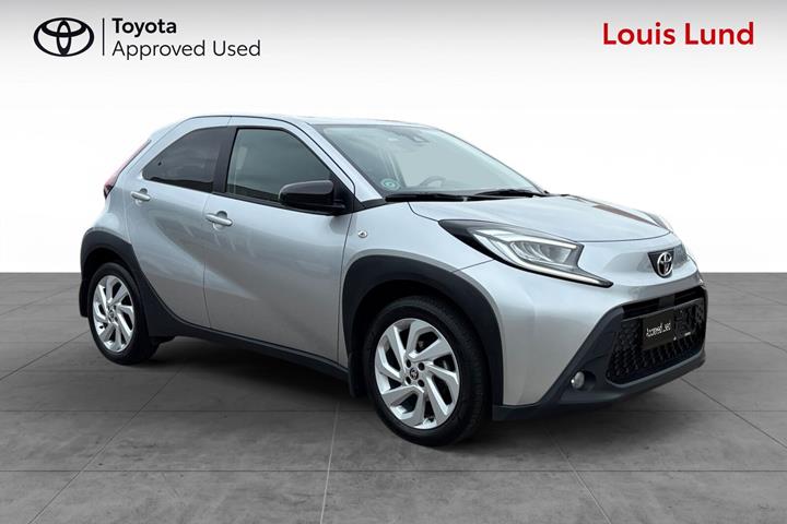 Sølv Toyota Aygo X fra 2022