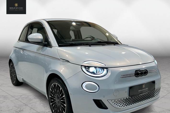 Blå Fiat 500e fra 2023