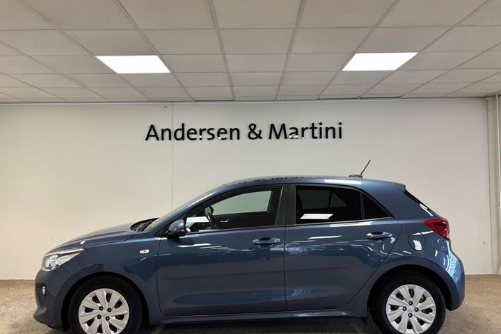 Blå Kia Rio fra 2019