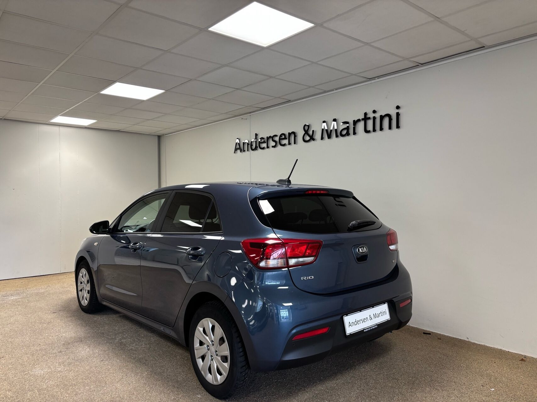 Blå Kia Rio fra 2019
