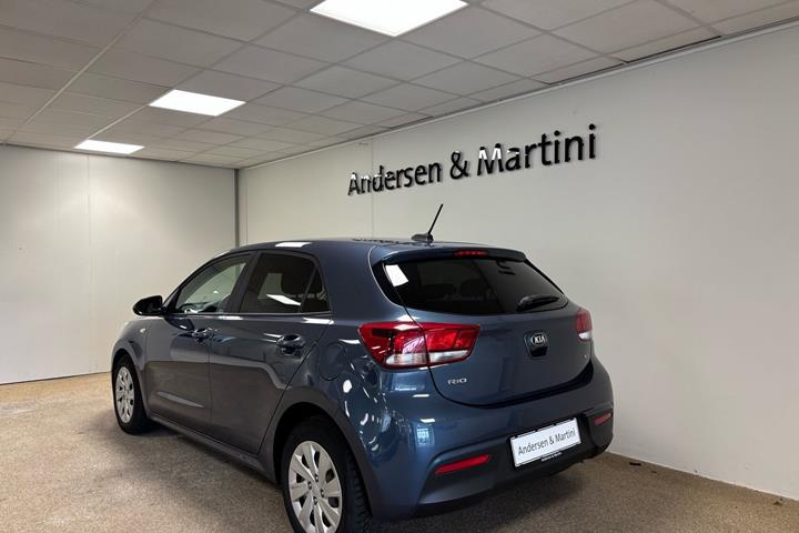 Blå Kia Rio fra 2019