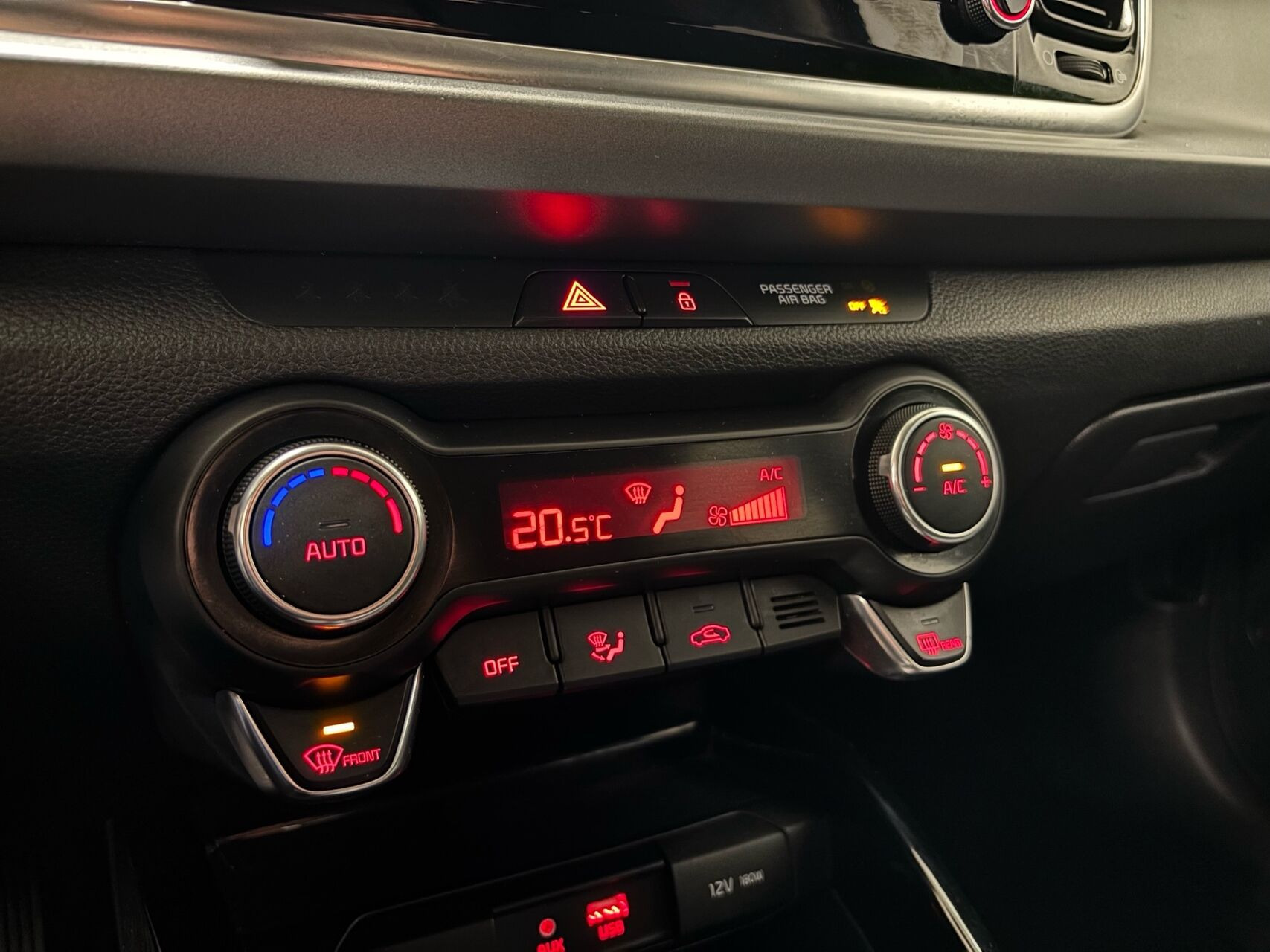 Blå Kia Rio fra 2019