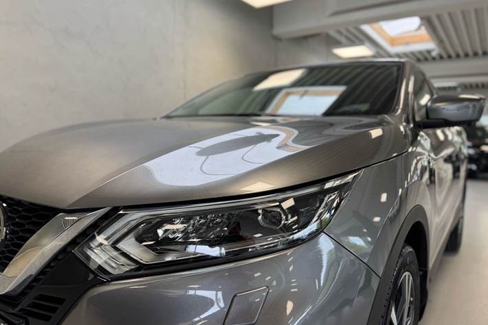 Grå Nissan Qashqai fra 2020