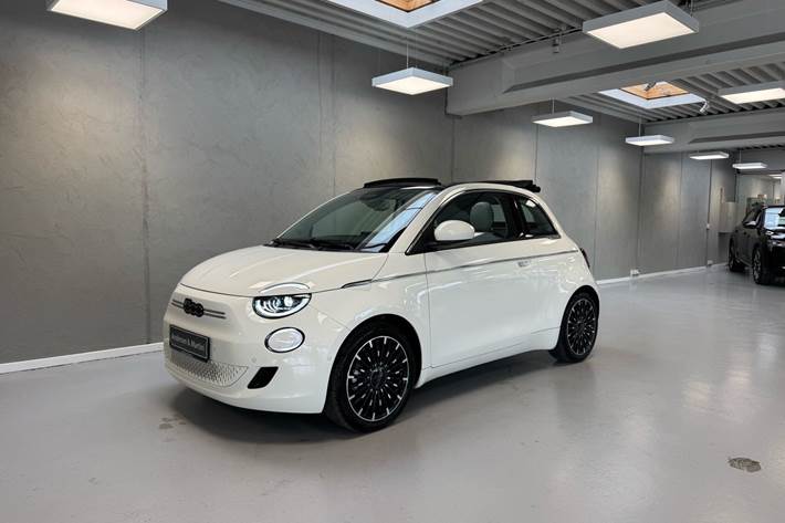 Hvid Fiat 500e fra 2023