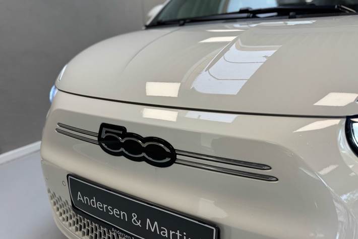 Hvid Fiat 500e fra 2023