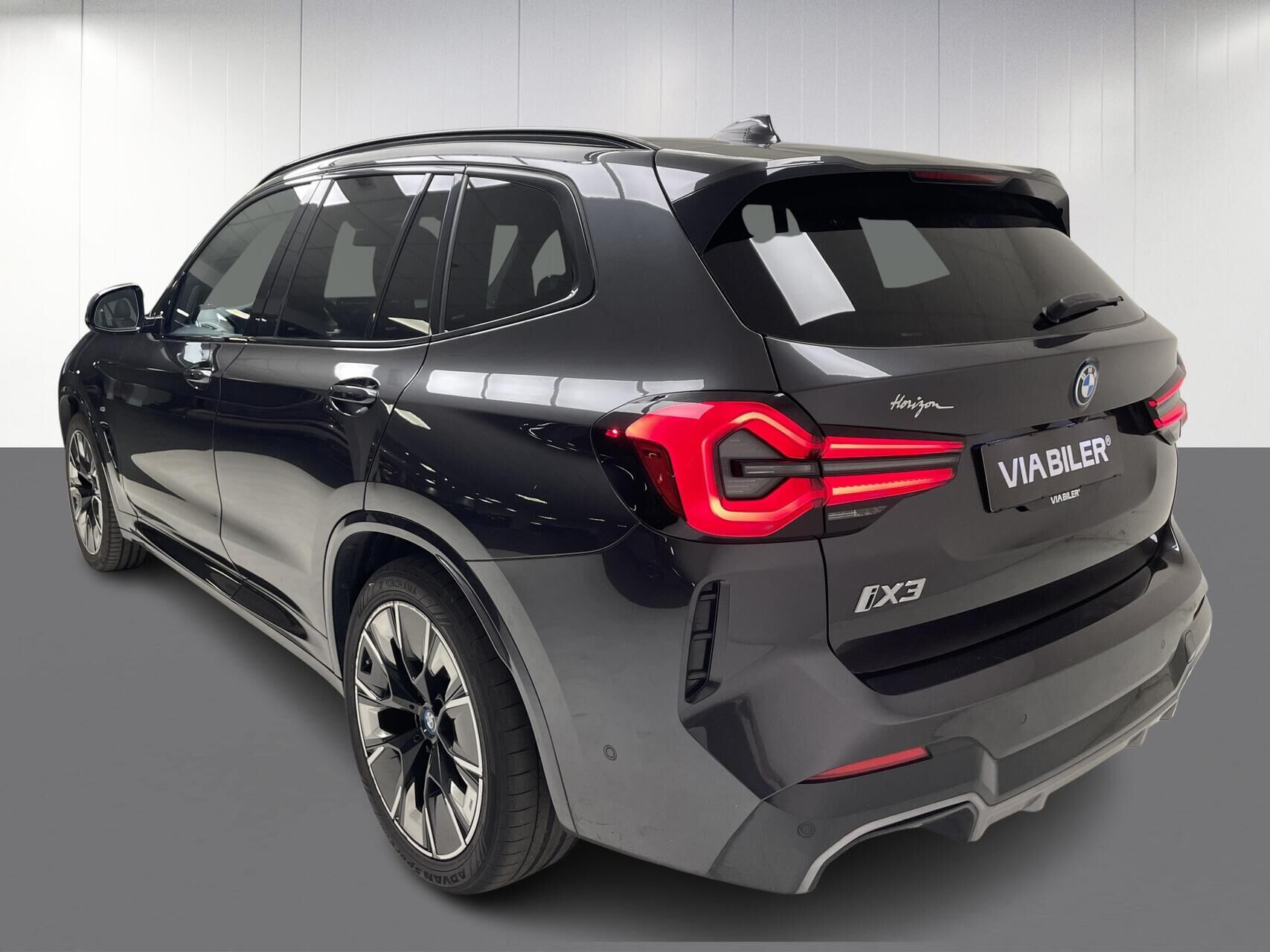 Grå BMW iX3 fra 2023
