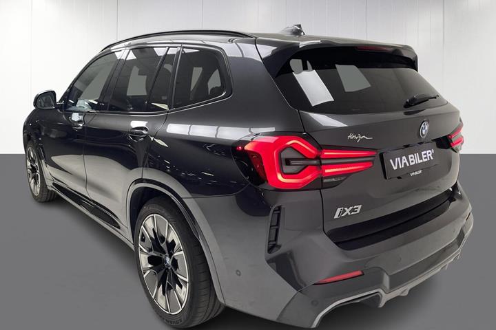 Grå BMW iX3 fra 2023