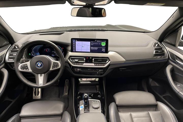 Grå BMW iX3 fra 2023 set indefra