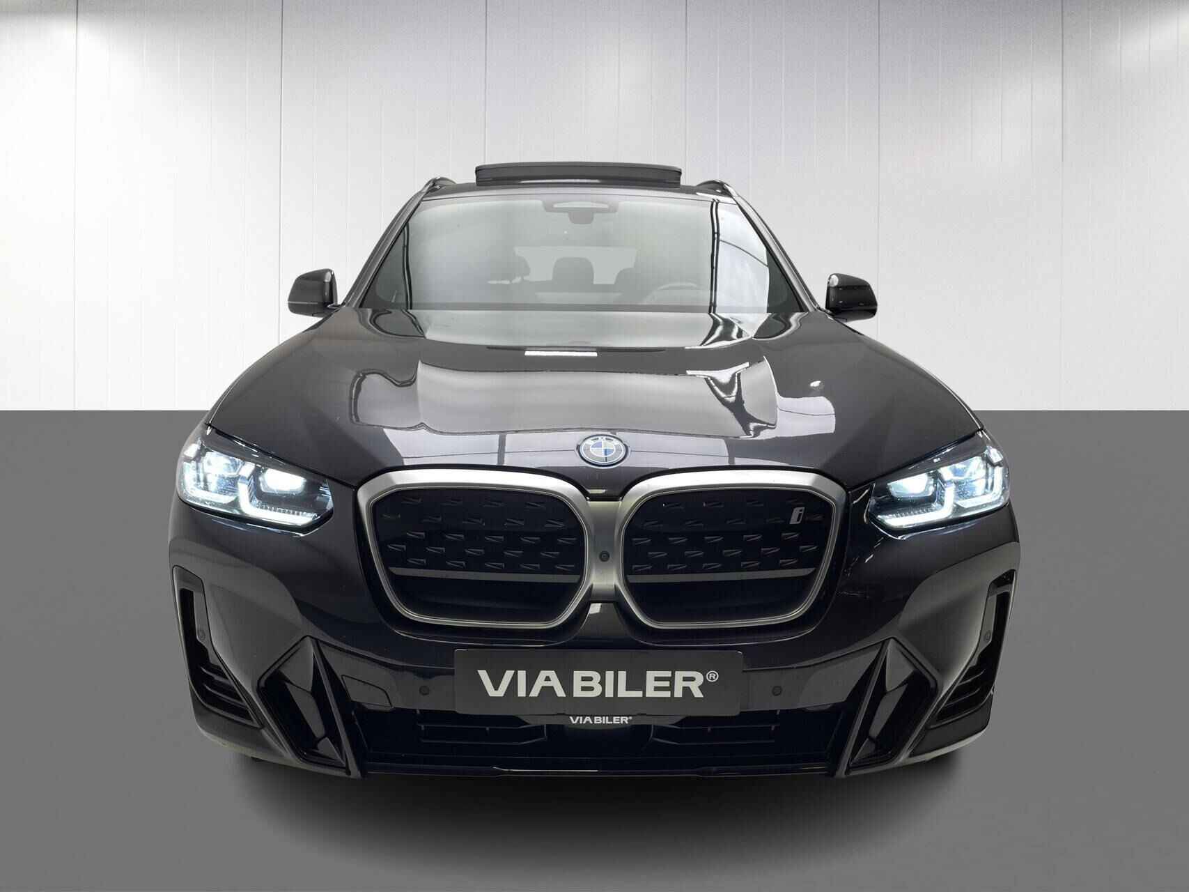 Grå BMW iX3 fra 2023